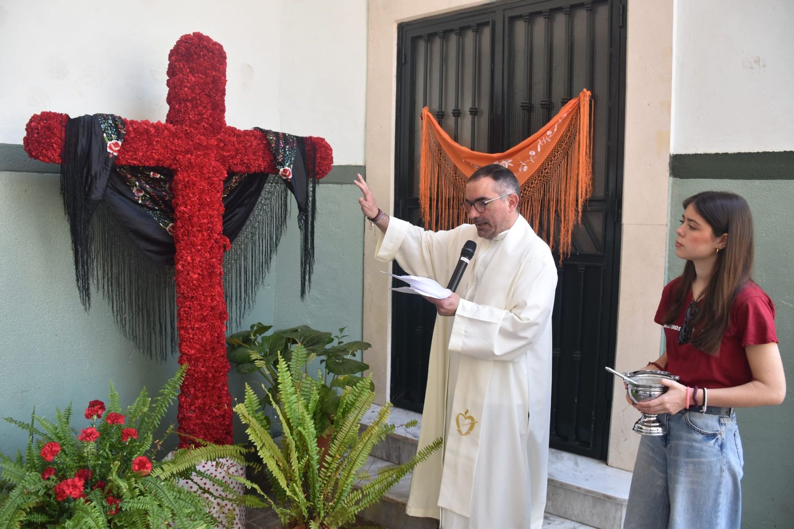 El Colegio de San Agustín disfruta de una feliz jornada solidaria con su Cruz de Mayo