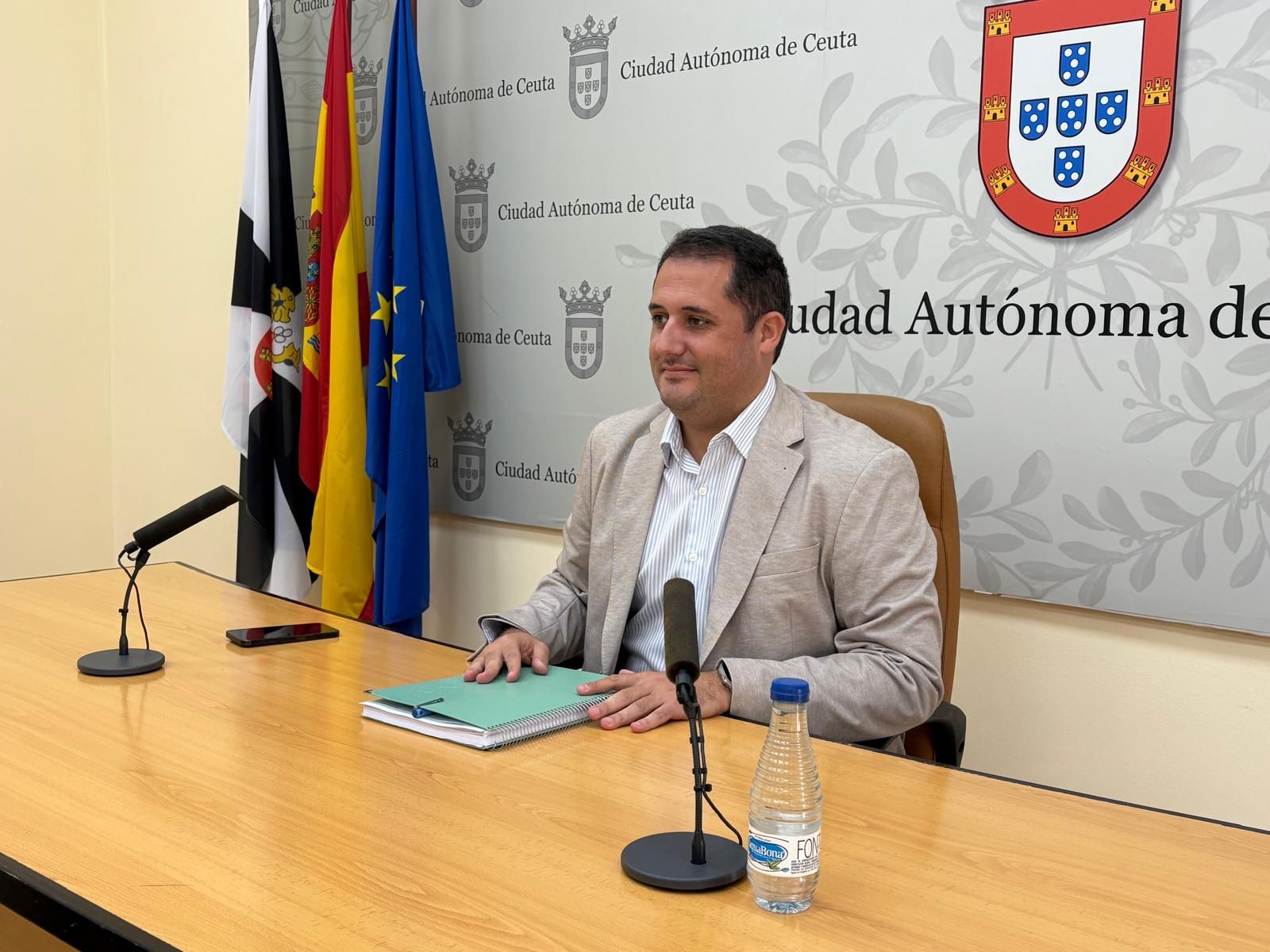 El portavoz del Gobierno, Alejandro Ramírez, durante la rueda de prensa este martes.