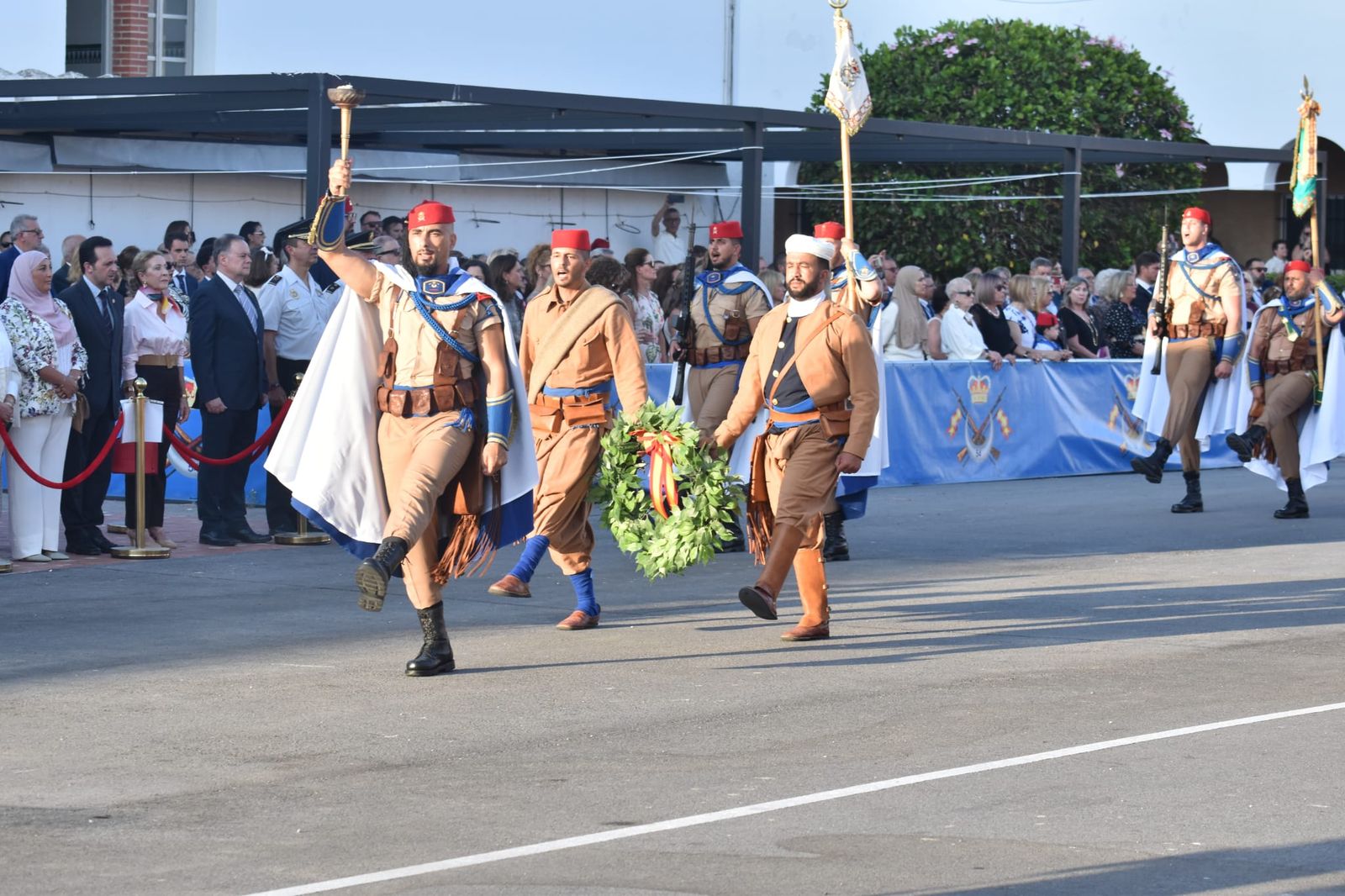 El acuartelamiento González-Tablas acoge una parada militar por el 115 aniversario de Regulares
