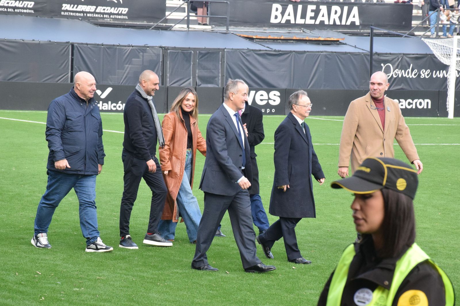 Los Reyes Magos aterrizan en el Alfonso Murube horas antes de la cabalgata