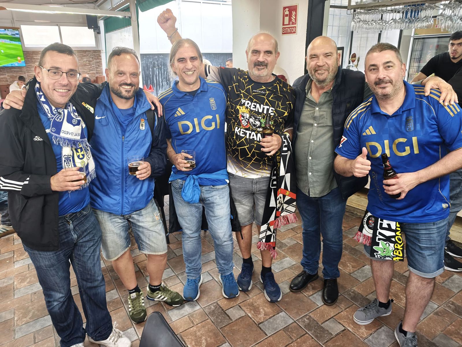 Así vivió la afición caballa la previa junto a los seguidores del Oviedo