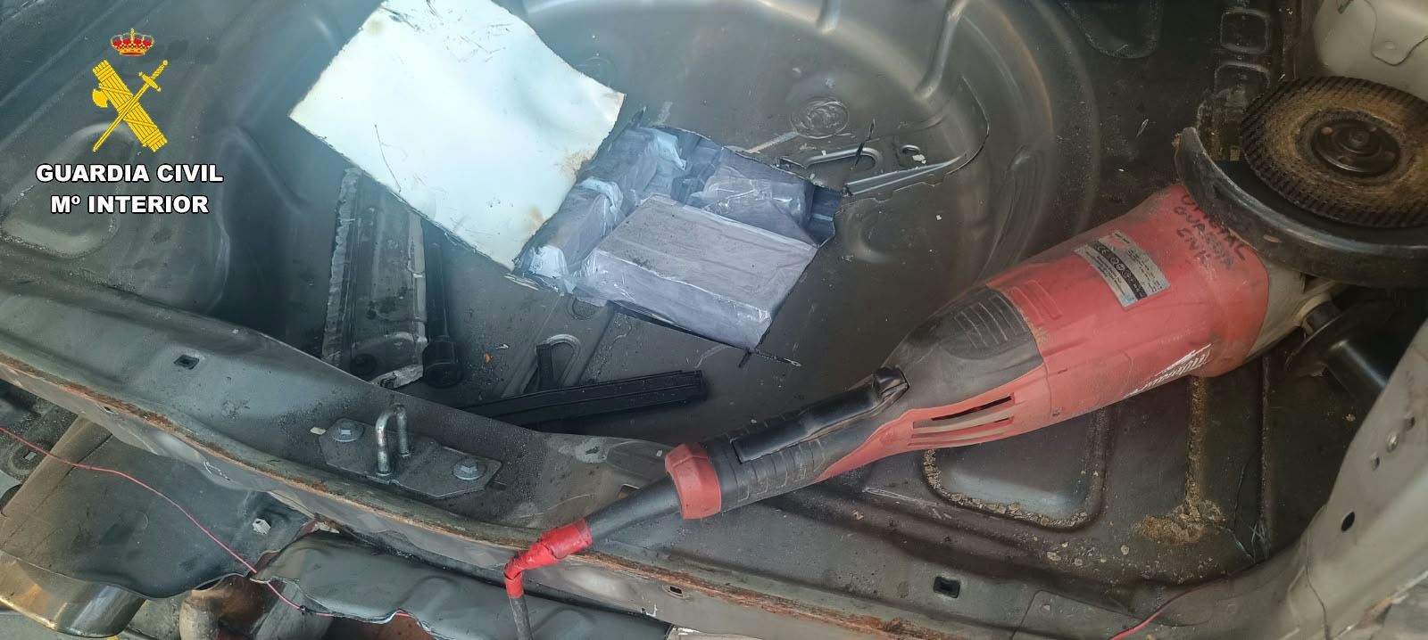 La Guardia Civil detiene a una madre y su hija con 64 kilos de hachís ocultos en el coche