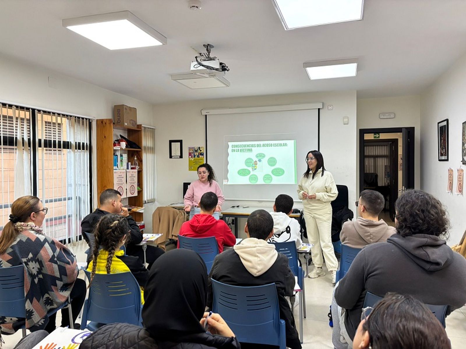 Alumnos del taller durante una clase. / FOTO CEDIDA