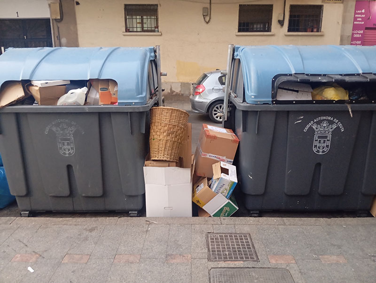 Contenedores del servicio de limpieza/ FOTO EL PUEBLO