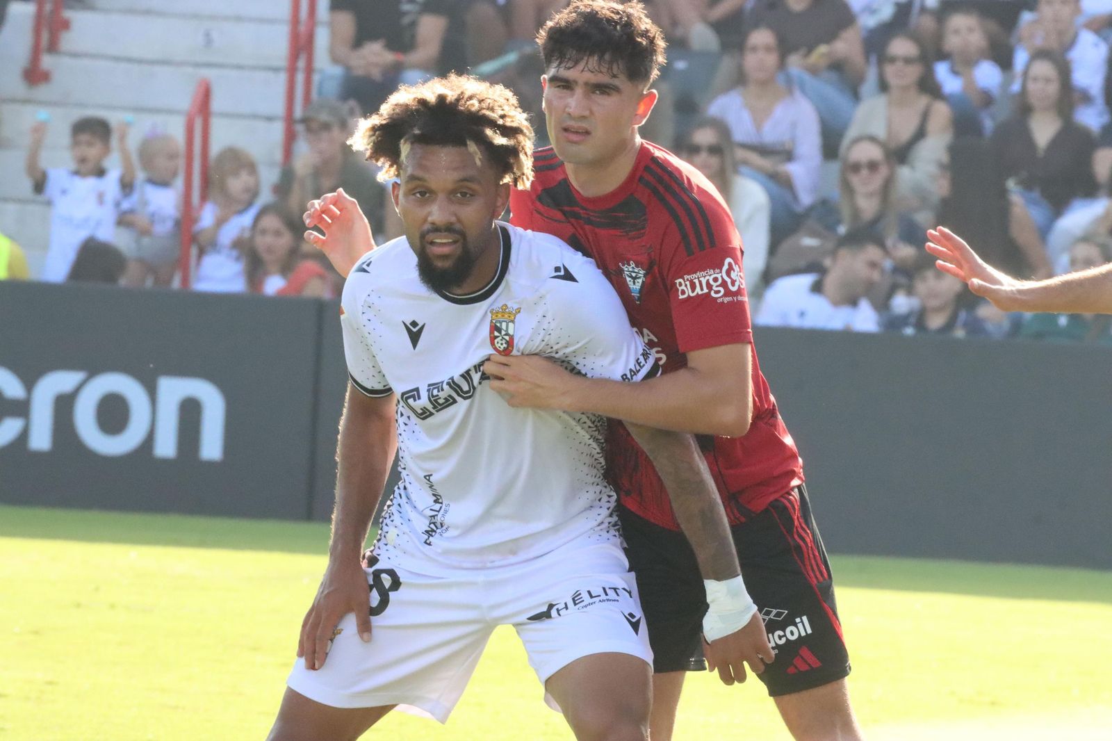 El Ceuta pone la directa ante el Mirandés: resumen en fotos