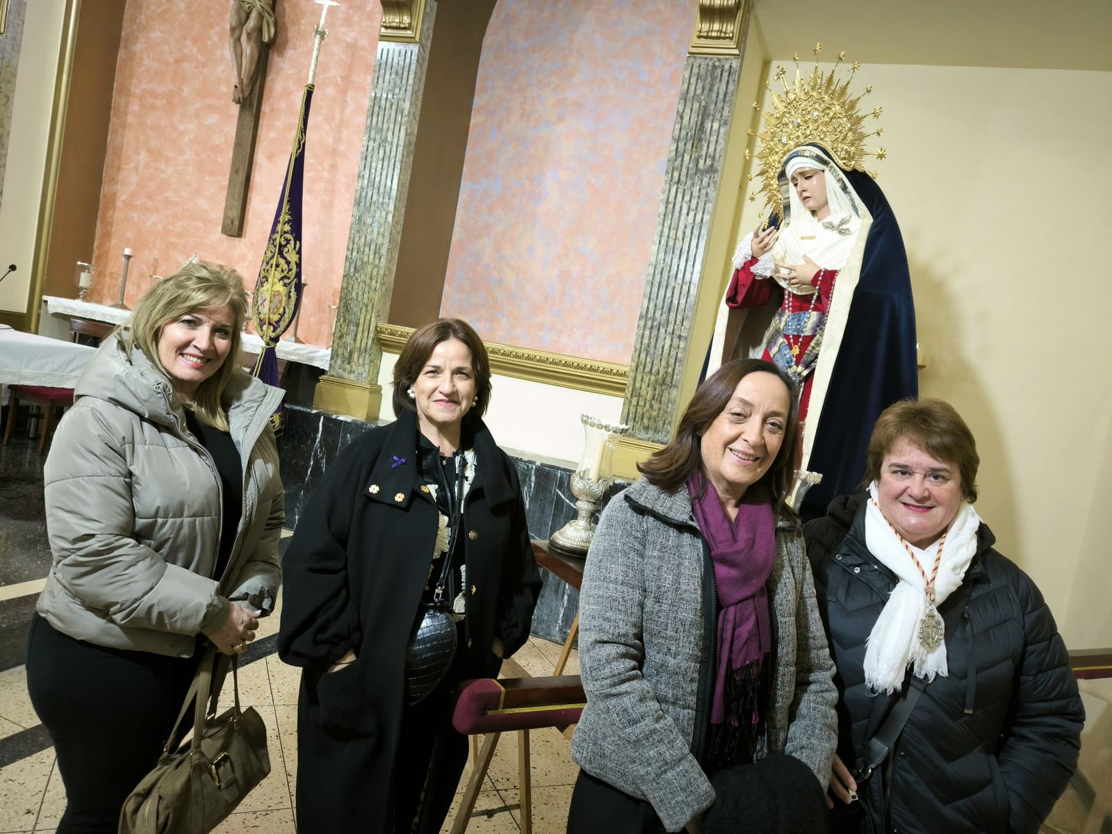 Comienza el traslado del Señor de Ceuta arropado por cientos de ceutíes