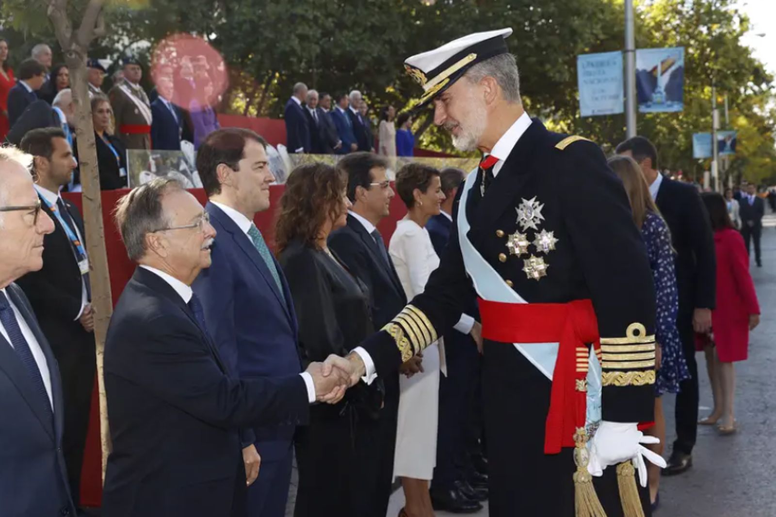 El presidente Vivas saluda al Rey, felipe VI