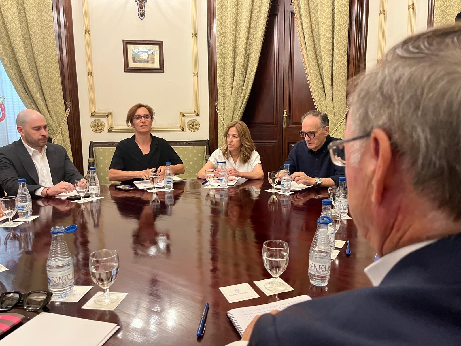 La ministra de Sanidad, Mónica García, niega el colapso sanitario en Ceuta y reclama espacios para evitar riesgos de salud pública