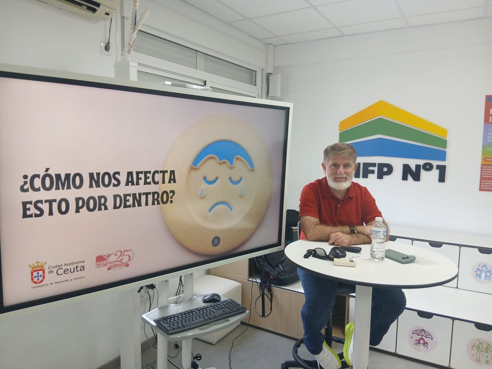El psicólogo de emergencias Javier García en el CIFP nº1