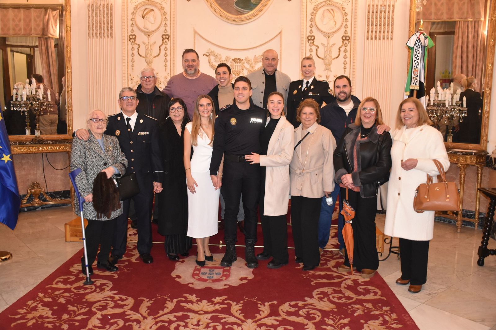 La toma de posesión de los 15 nuevos policías locales, en imágenes