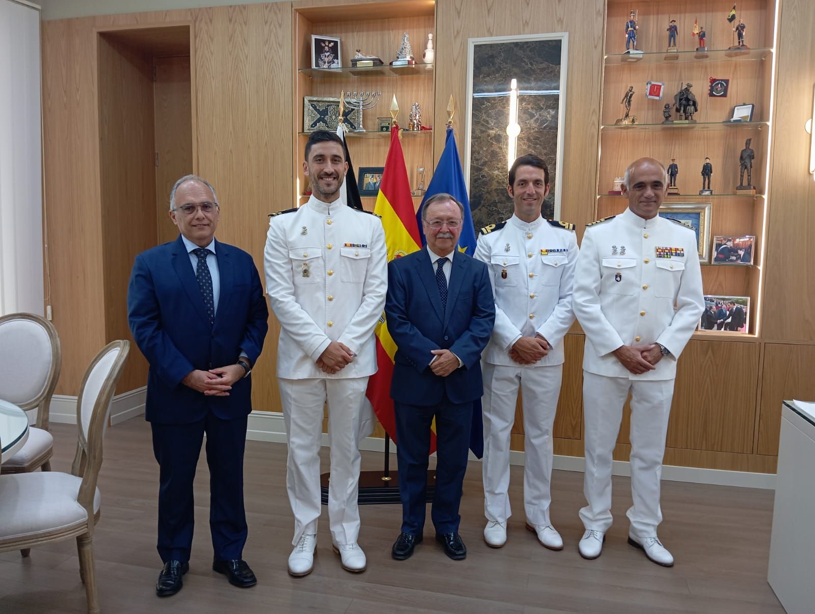 Vivas recibe al nuevo comandante del patrullero "Isla de León"