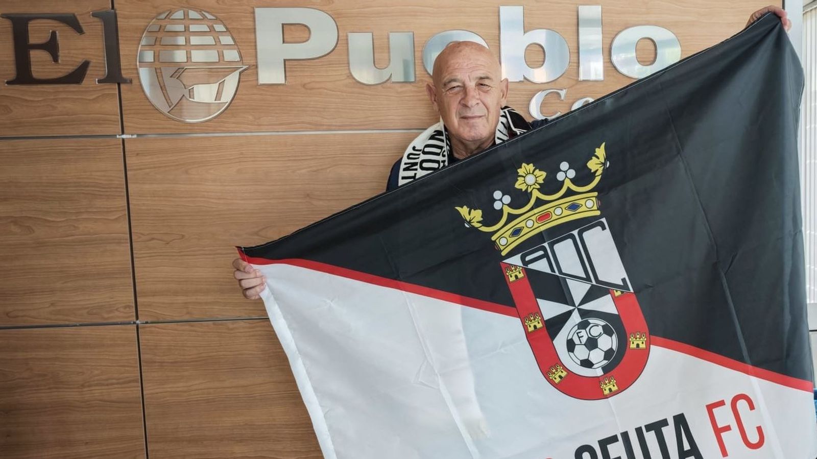 El jugador número 12 de esta semana responde al nombre de Francisco Javier Castillo Arroyo, un caballa de 65 años, jubilado, que lleva más de medio siglo siguiendo con devoción a la Agrupación Deportiva Ceuta FC
