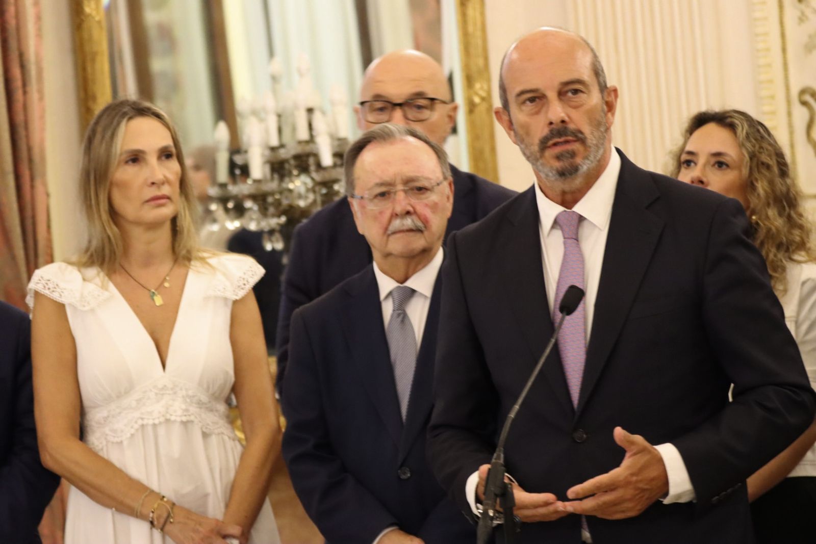 El presidente del Senado, Pedro Rollán, junto a Vivas y los senadores ceutíes y miembros del Gobierno