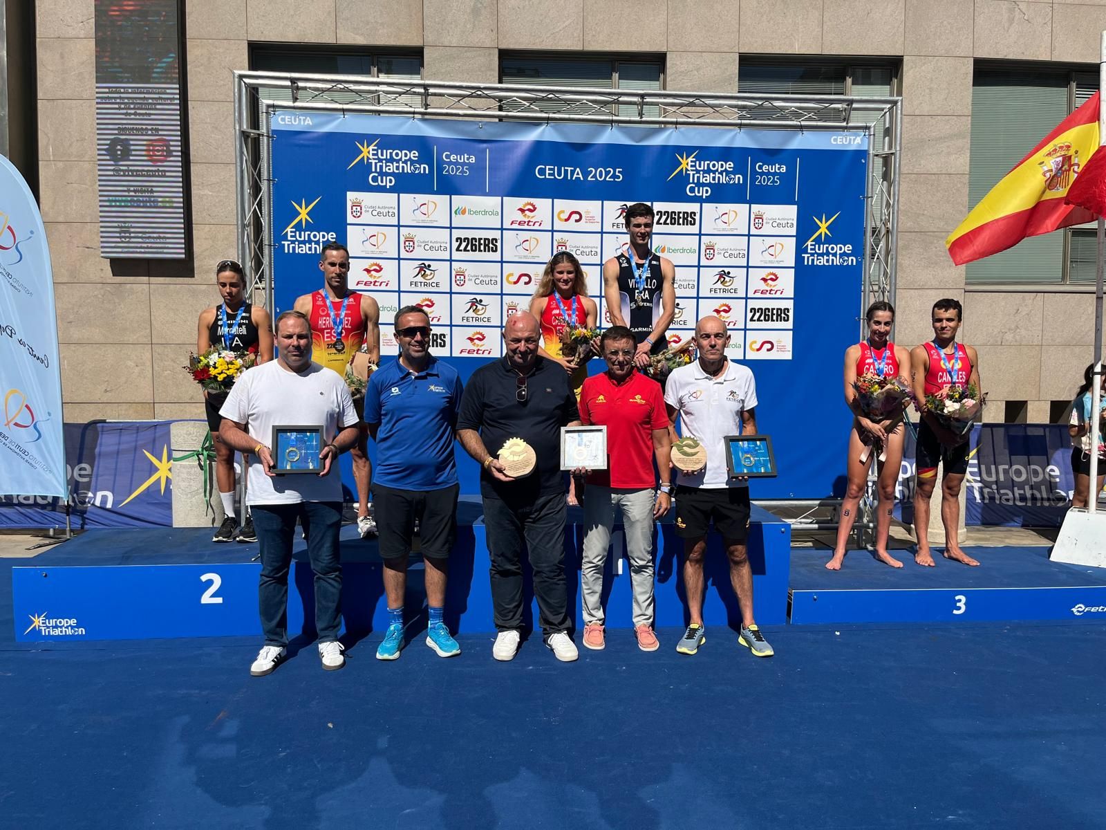 Suenan los himnos de España y Francia en la 'Copa de Europa' de Triatlón