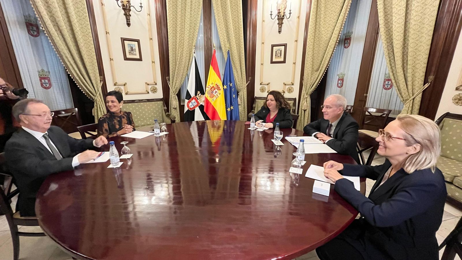 La reunión de trabajo se mantuvo en la Sala Isidro Jarque del Palacio Autonómico