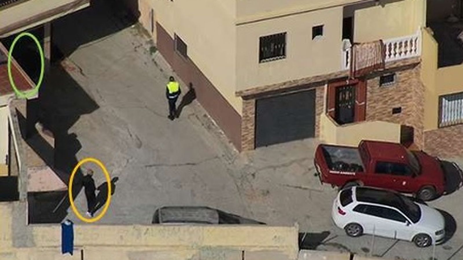 Supuestos implicados realizando labores de vigilancia