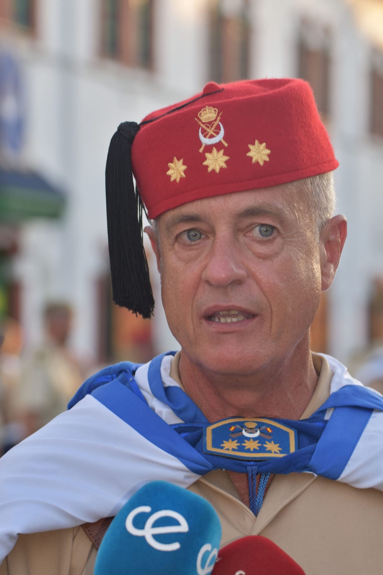 El acuartelamiento González-Tablas acoge una parada militar por el 115 aniversario de Regulares