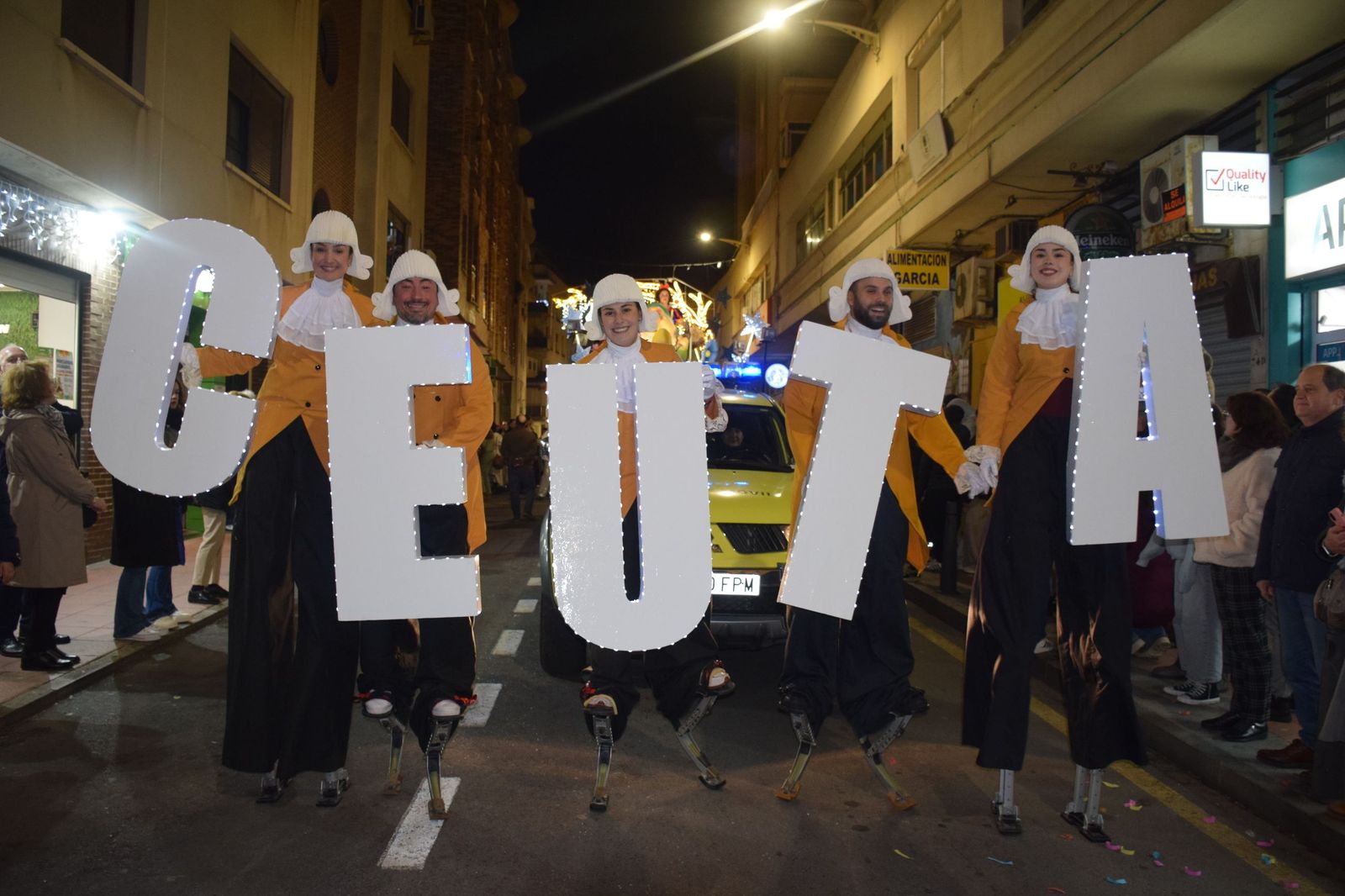 Los ceutíes se emocionan con la llegada de los Reyes Magos