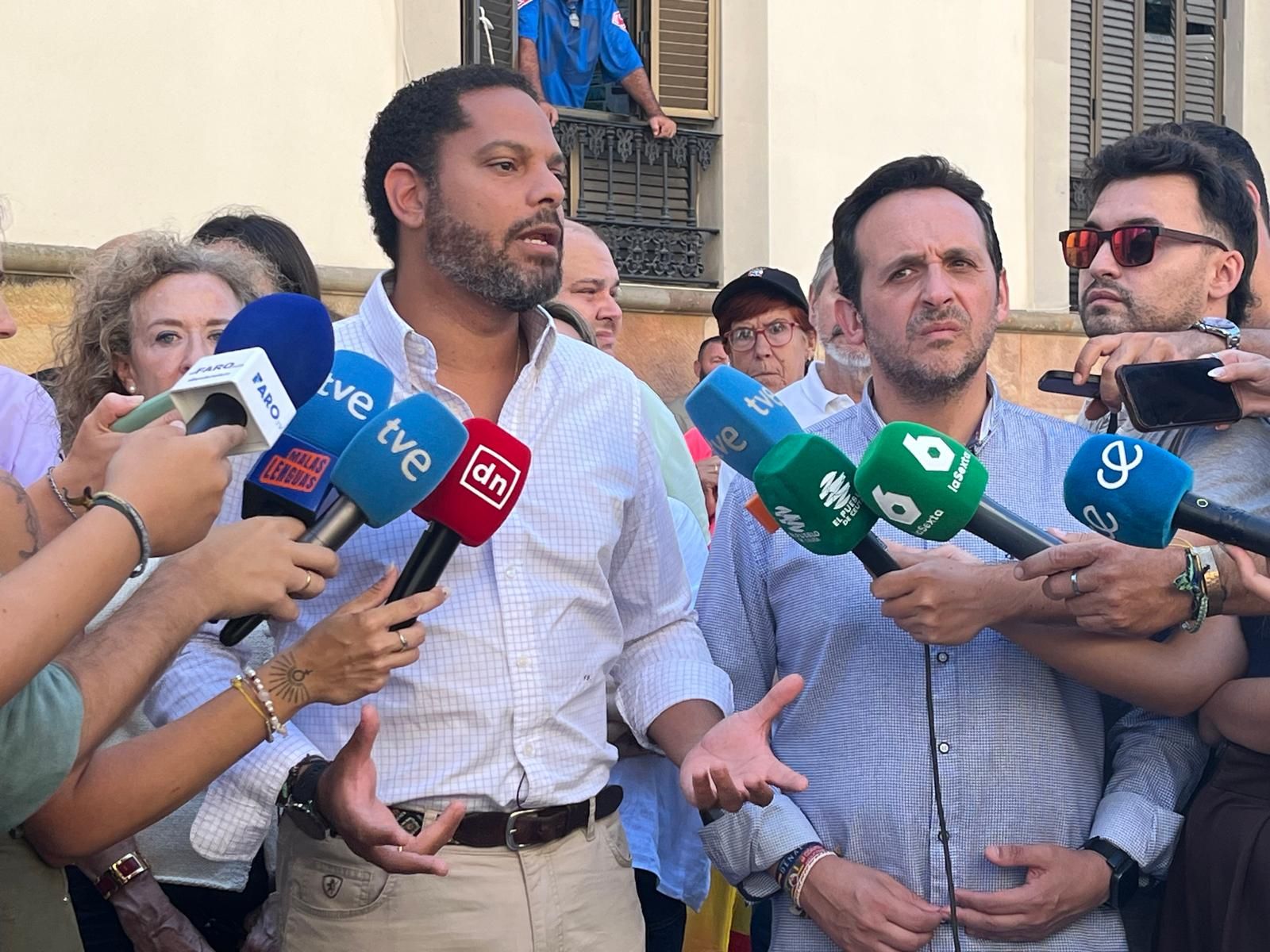 Ignacio Garriga, acompañado de Juan Sergio Redondo