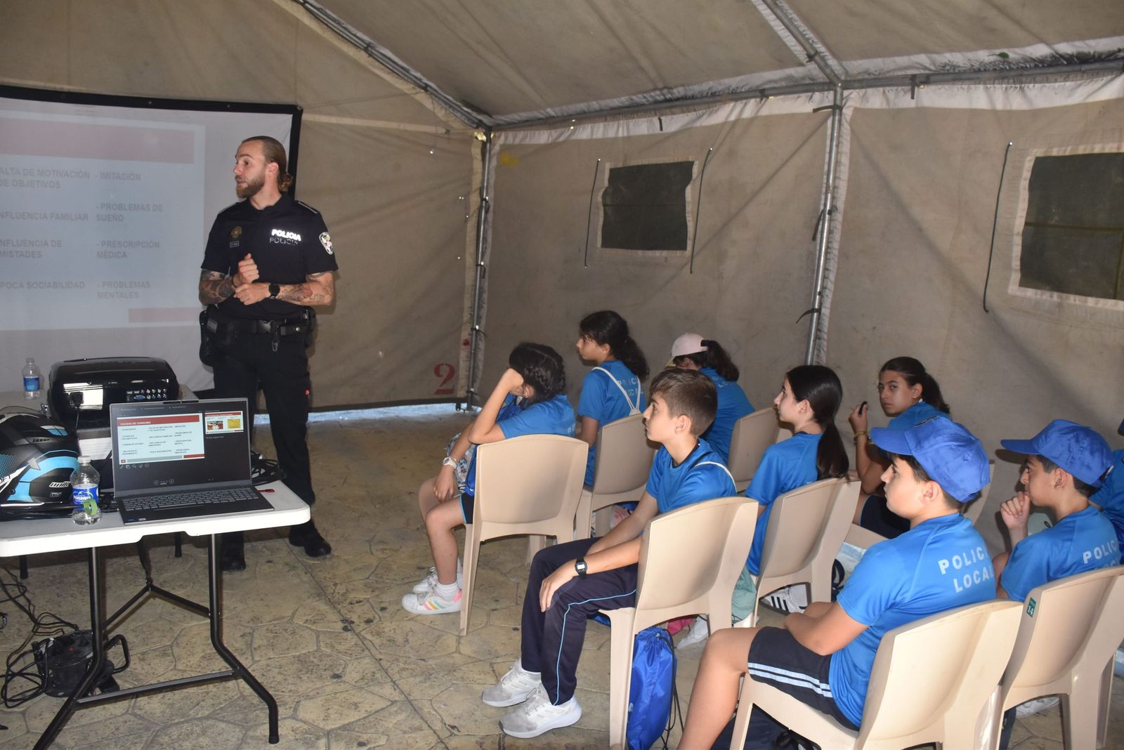 La Policía Local deslumbra a los pequeños de varios centros escolares