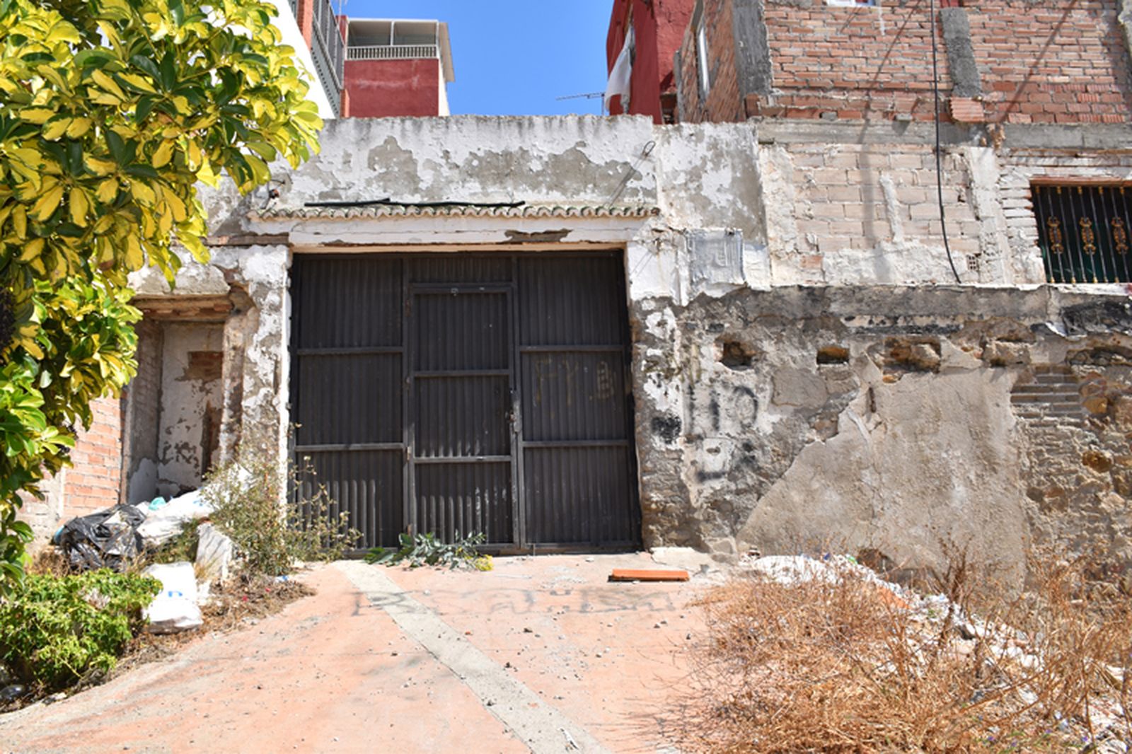 El nuevo muro en la zona del asentamiento de Hadú. / FOTO NICOL'S