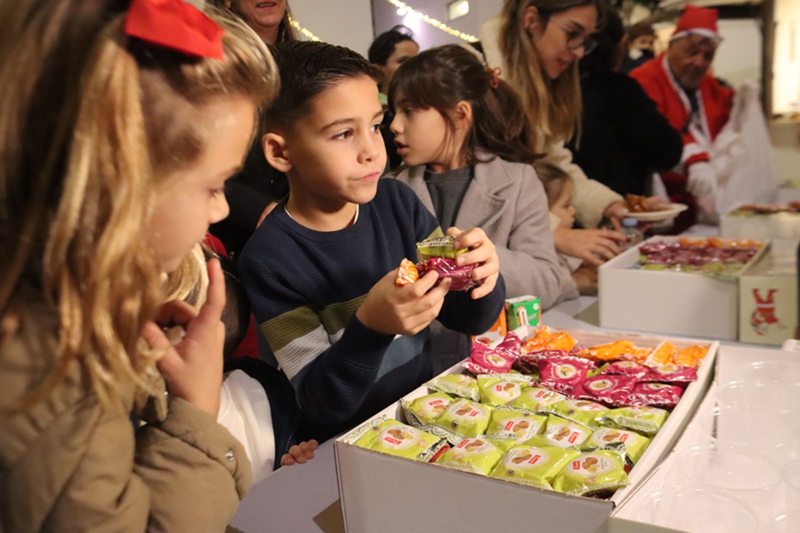 FOTOGALERÍA | Polvoroná infantil y mercadillo en la plaza Nelson Mandela