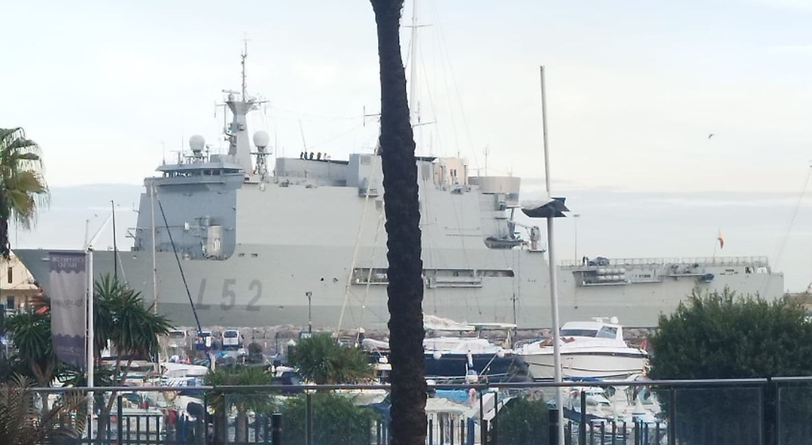 El "Castilla" tiene incrementada su capacidad de Mando y Control para servir como buque de mando y actúa como buque de mando alternativo del Cuartel General del Mando Componente Naval en operaciones marítimas de la OTAN El "Castilla" tiene incrementada su capacidad de Mando y Control para servir como buque de mando y actúa como buque de mando alternativo del Cuartel General del Mando Componente Naval en operaciones marítimas de la OTAN