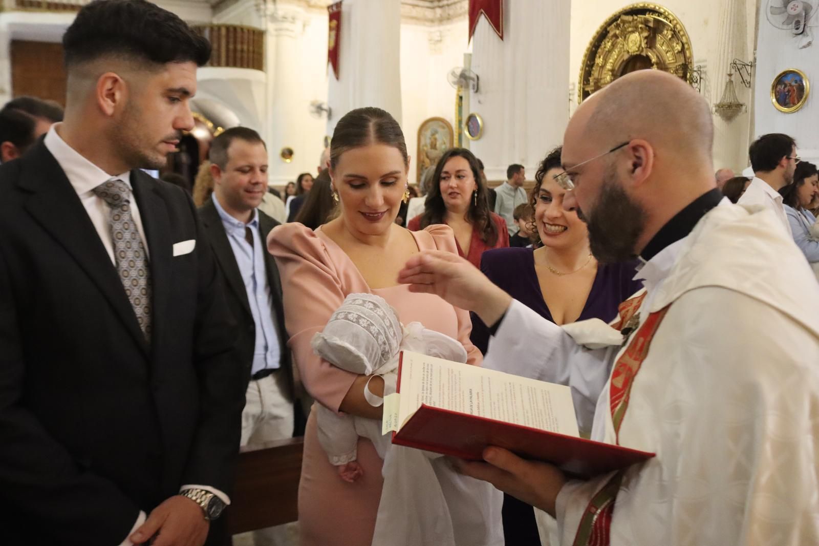 Airam, Carla y Triana reciben el bautismo en la iglesia de Los Remedios