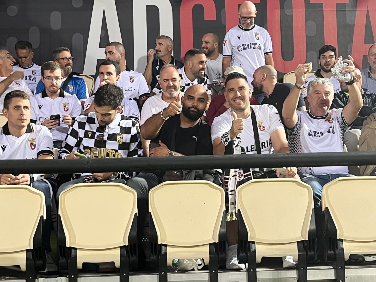El Alfonso Murube se convierte en un vendaval blanco y negro El Alfonso Murube se convierte en un vendaval blanco y negro