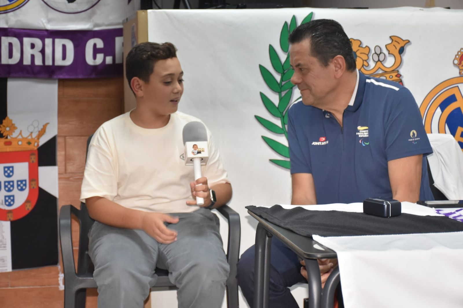 Tomás Roncero visita la Peña Madridista de Ceuta