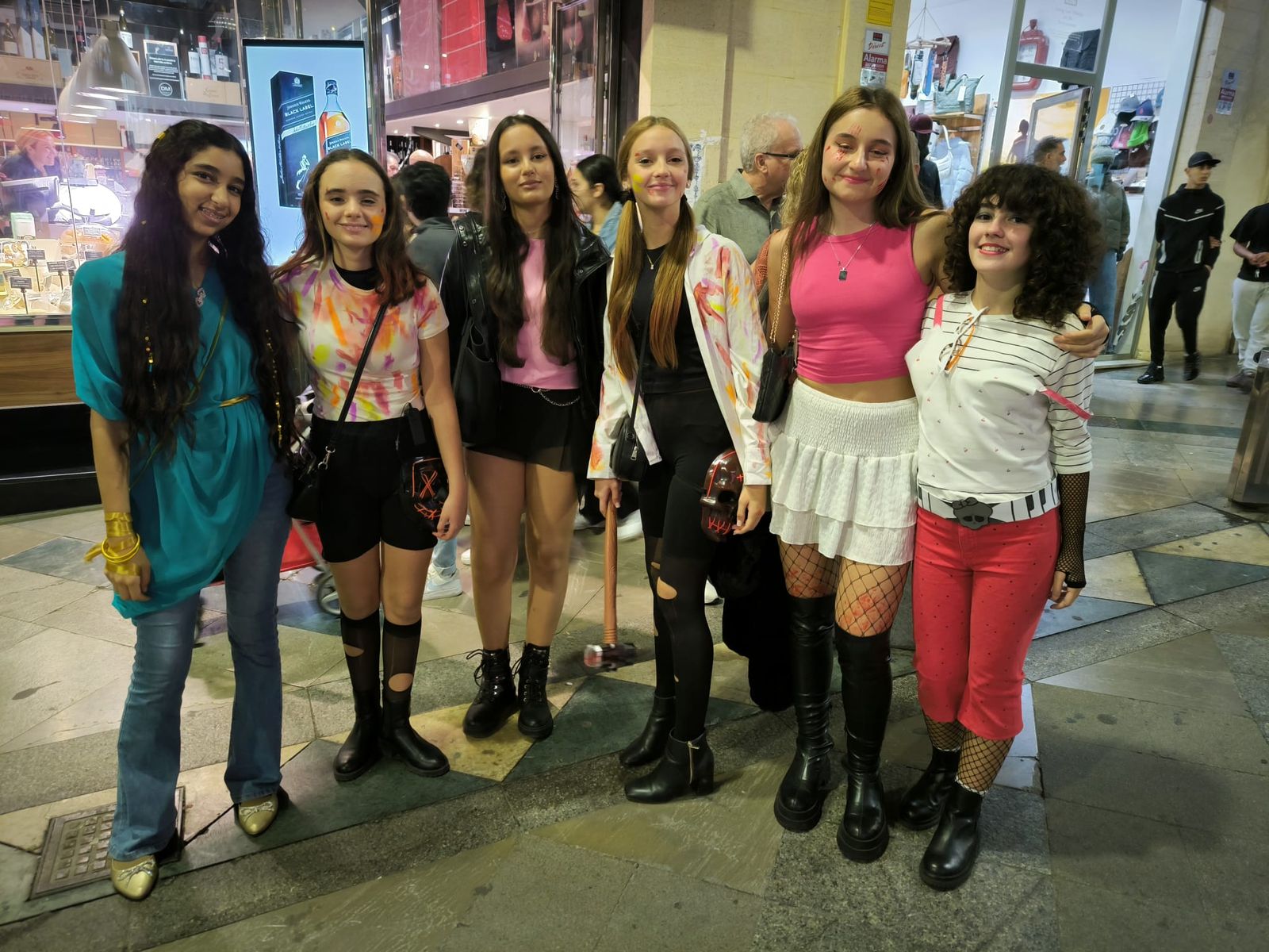 Ceuta se llena de huesos y risas en un Halloween de miedo Ceuta se llena de huesos y risas en un Halloween de risas