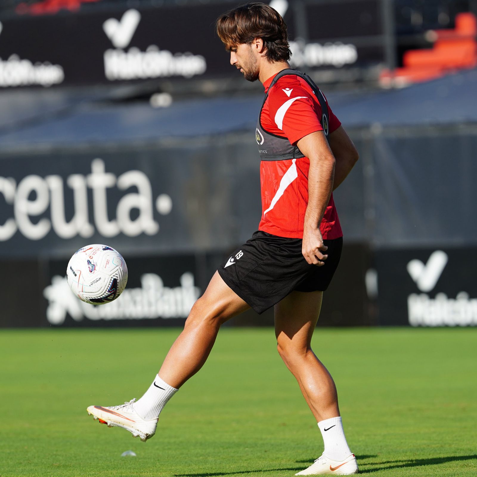 Máxima intensidad en el entrenamiento del Ceuta