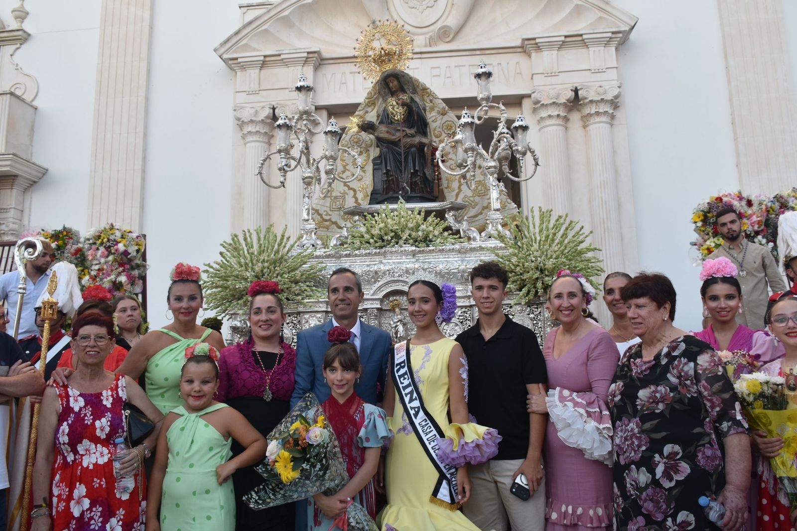 Los ceutíes vuelven a encontrarse con su Madre entre flores, esperanza y lágrimas contenidas