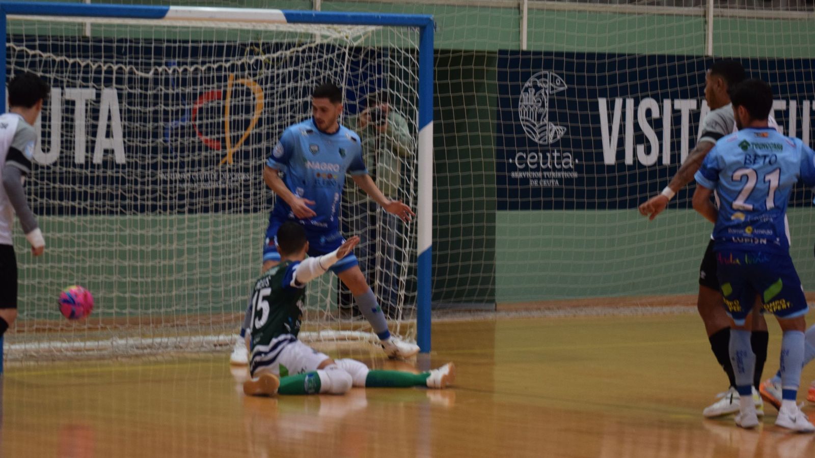 (1-6) El Ceutí se queda sin premio ante un Ejido letal