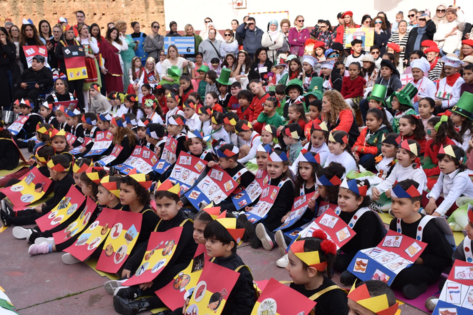 Pasacalles del Colegio Valle-Inclán. / FOTO NICOL'S