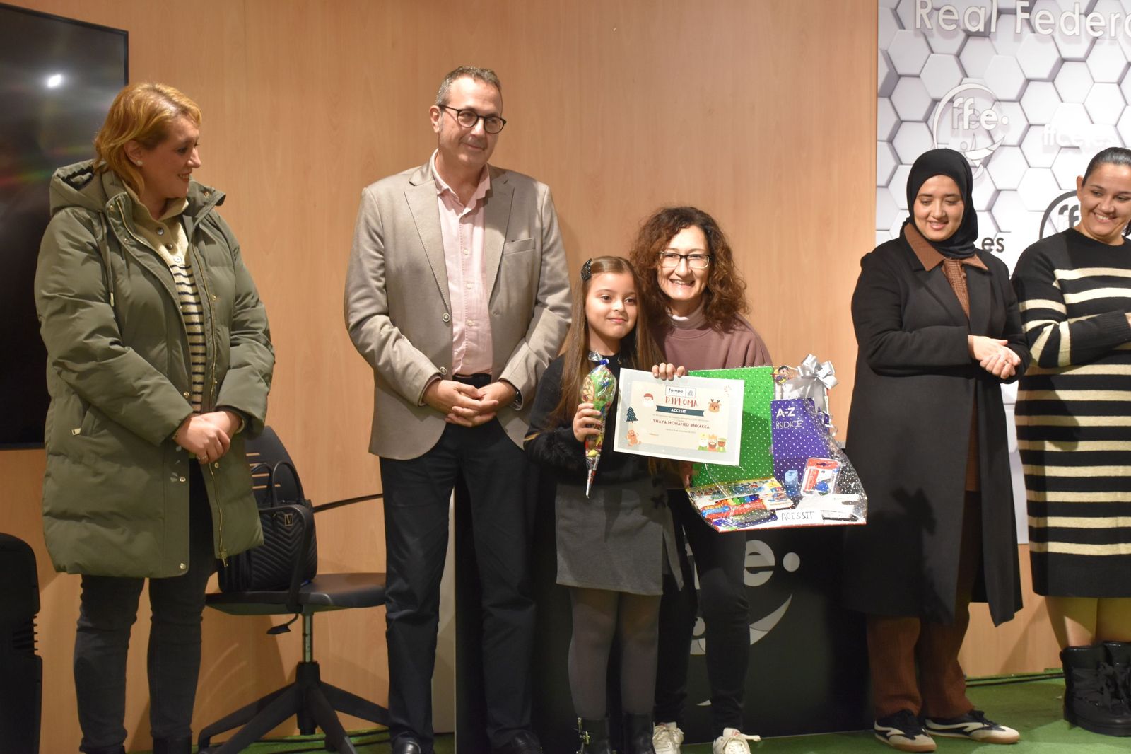 La entrega de premios de la FAMPA por la confección de tarjetas navideñas, en imágenes