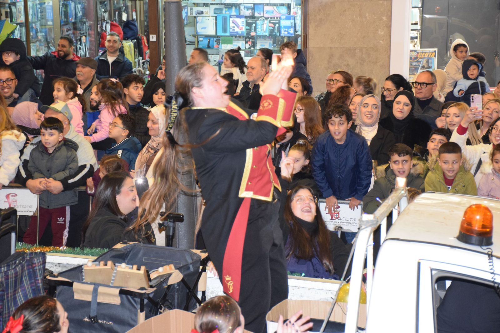 Los ceutíes se emocionan con la llegada de los Reyes Magos