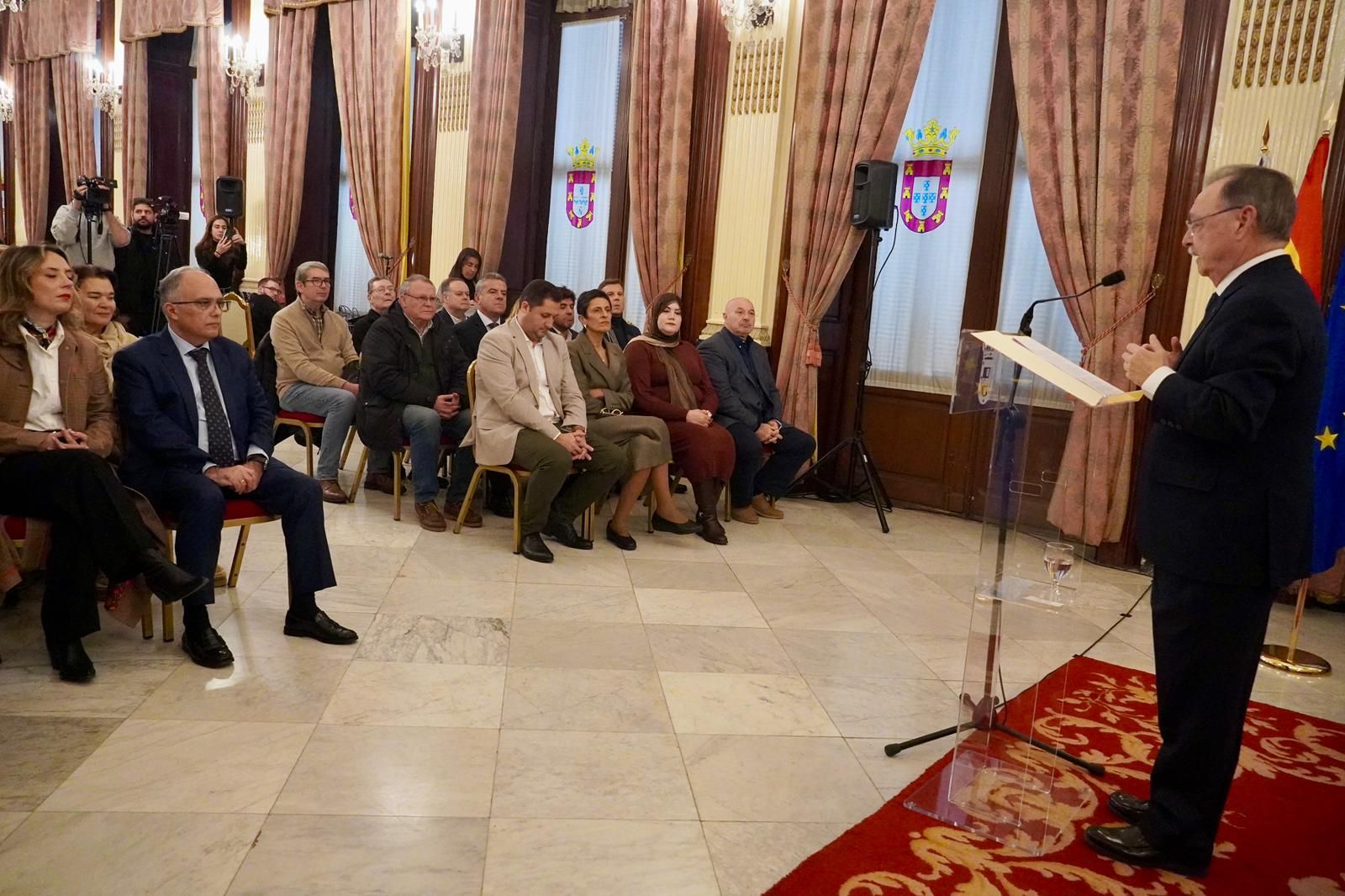 El presidente de la Ciudad, Juan Vivas, durante la rueda de prensa ofrecida este lunes