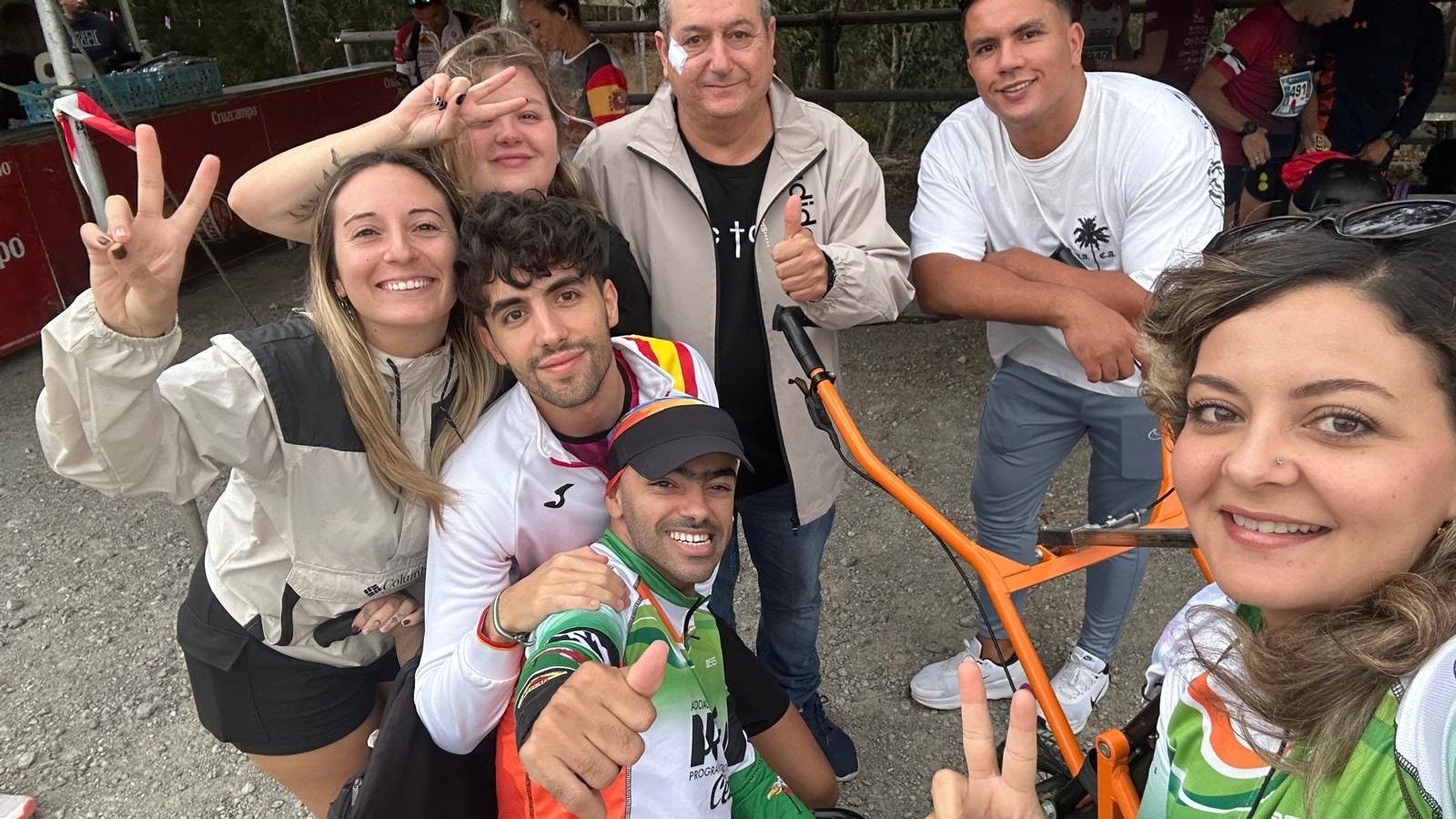 Activistas de la asociación, en una prueba deportiva