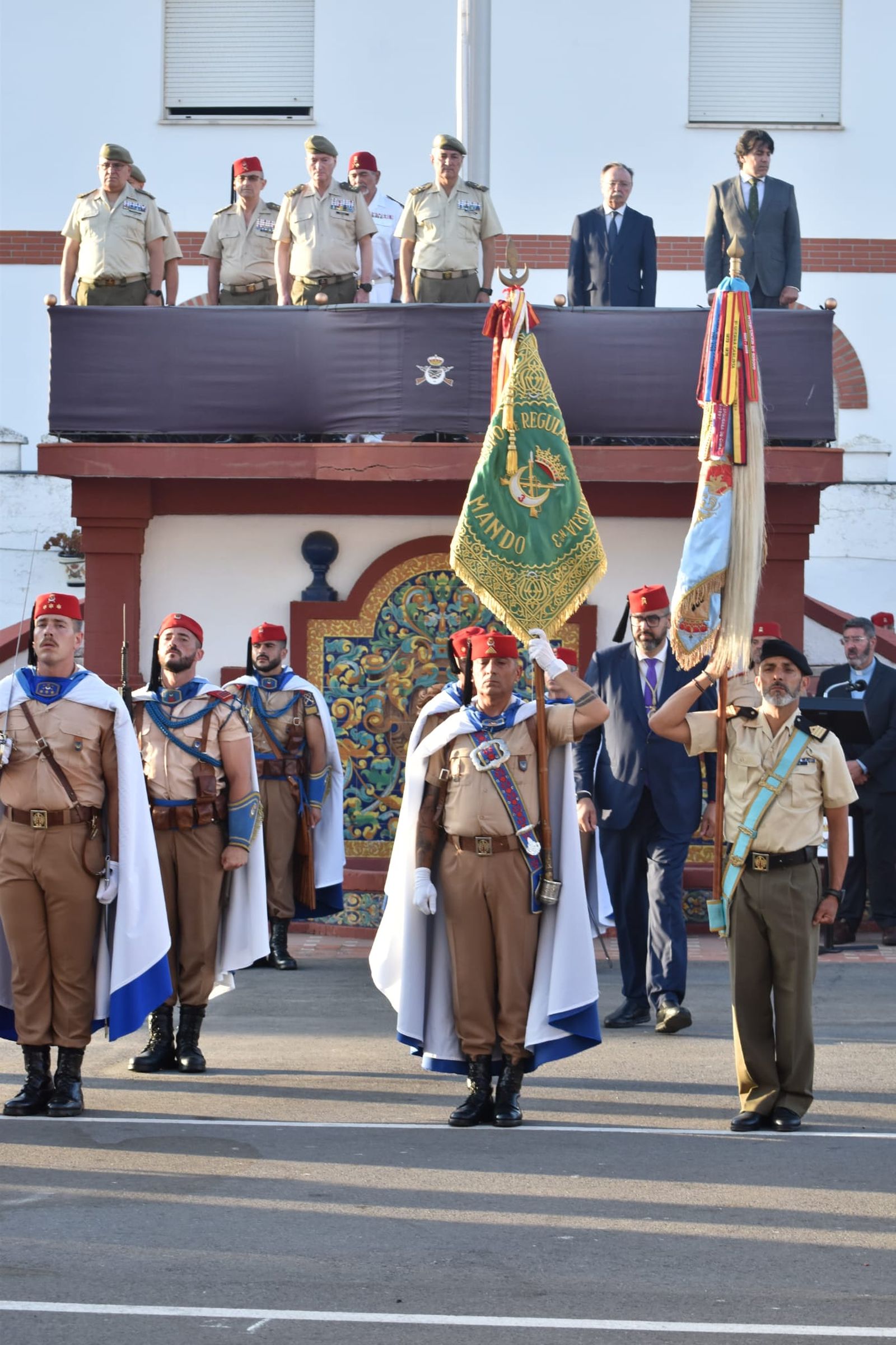 El acuartelamiento González-Tablas acoge una parada militar por el 115 aniversario de Regulares