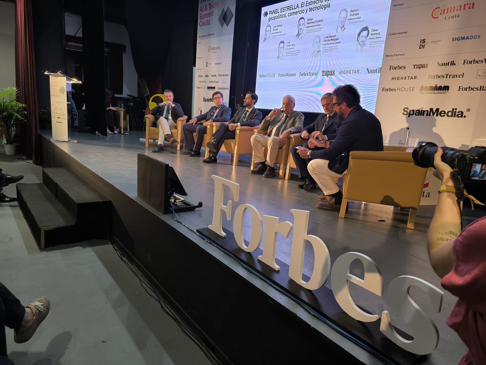 Una de las mesas redondas celebradas en el marco del Forbes Summit