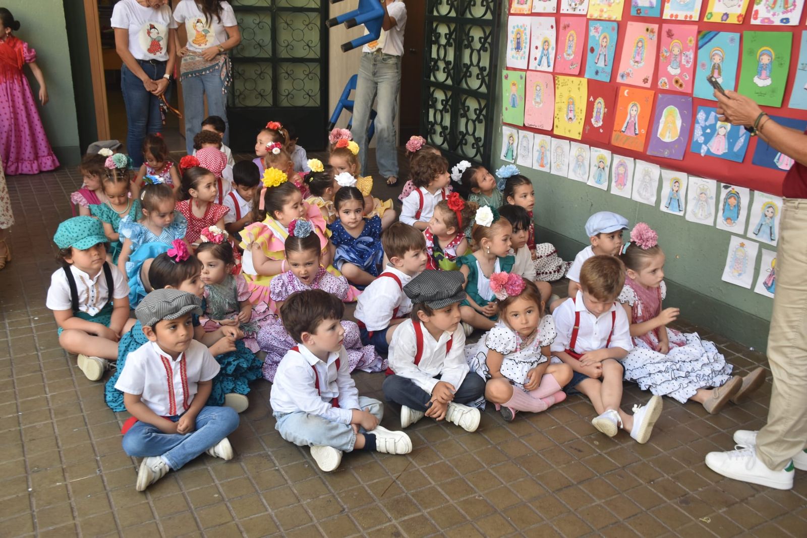 El Colegio de San Agustín disfruta de una feliz jornada solidaria con su Cruz de Mayo