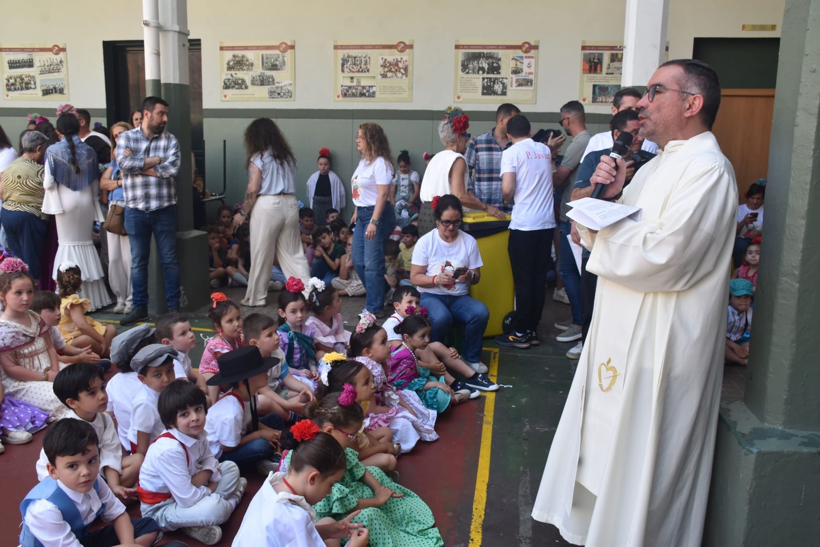 El Colegio de San Agustín disfruta de una feliz jornada solidaria con su Cruz de Mayo