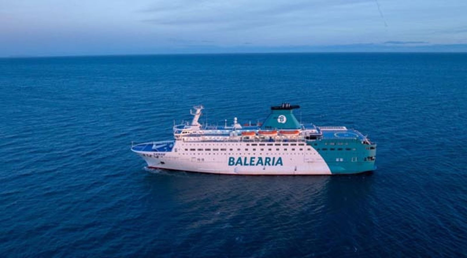Buque de la compañía Baleària