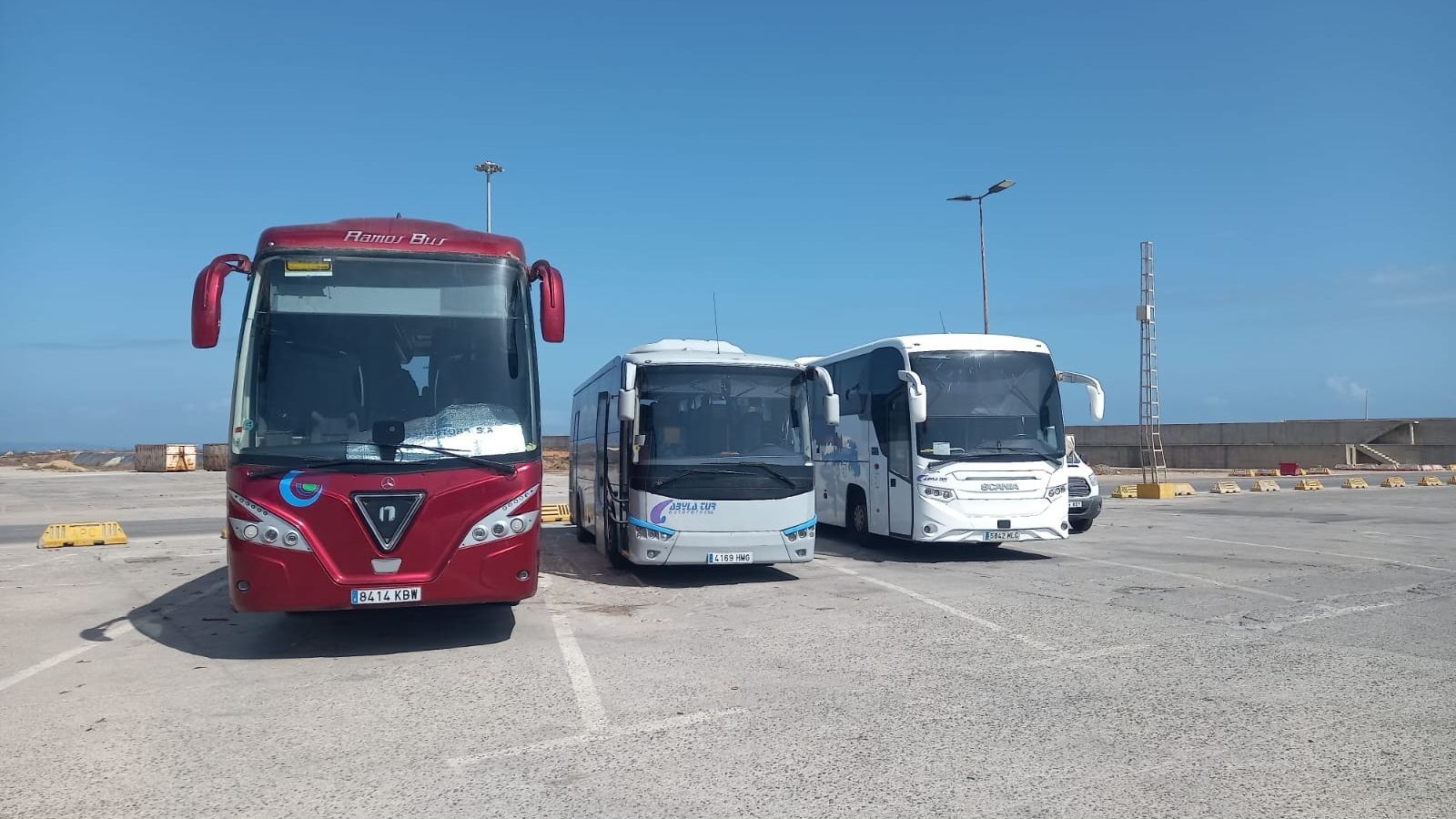 Autobuses estacionados en el Muelle de Poniente