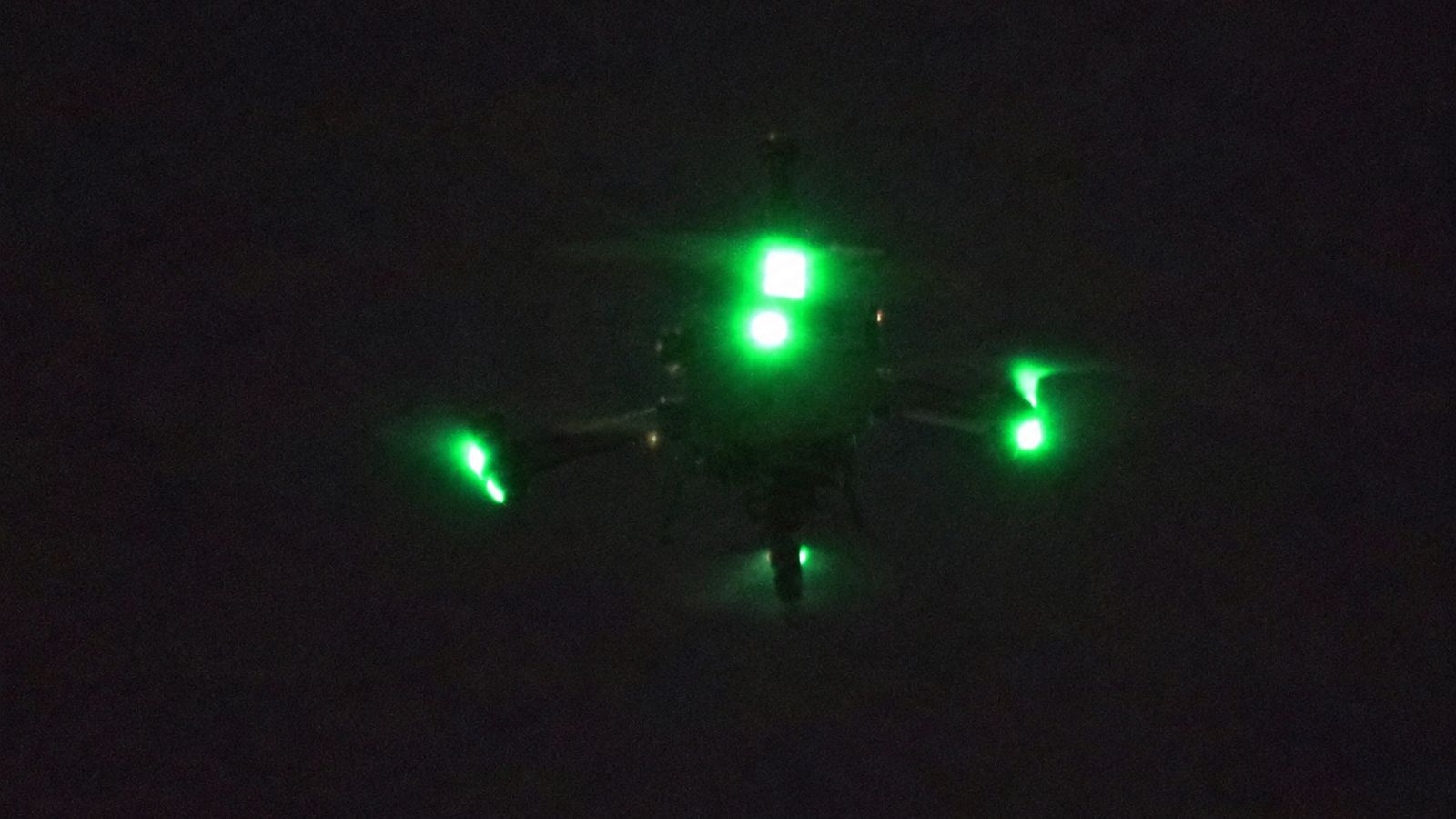Un dron de la Guardia Civil sobrevuela la zona donde podría haberse hundido una embarcación con migrantes