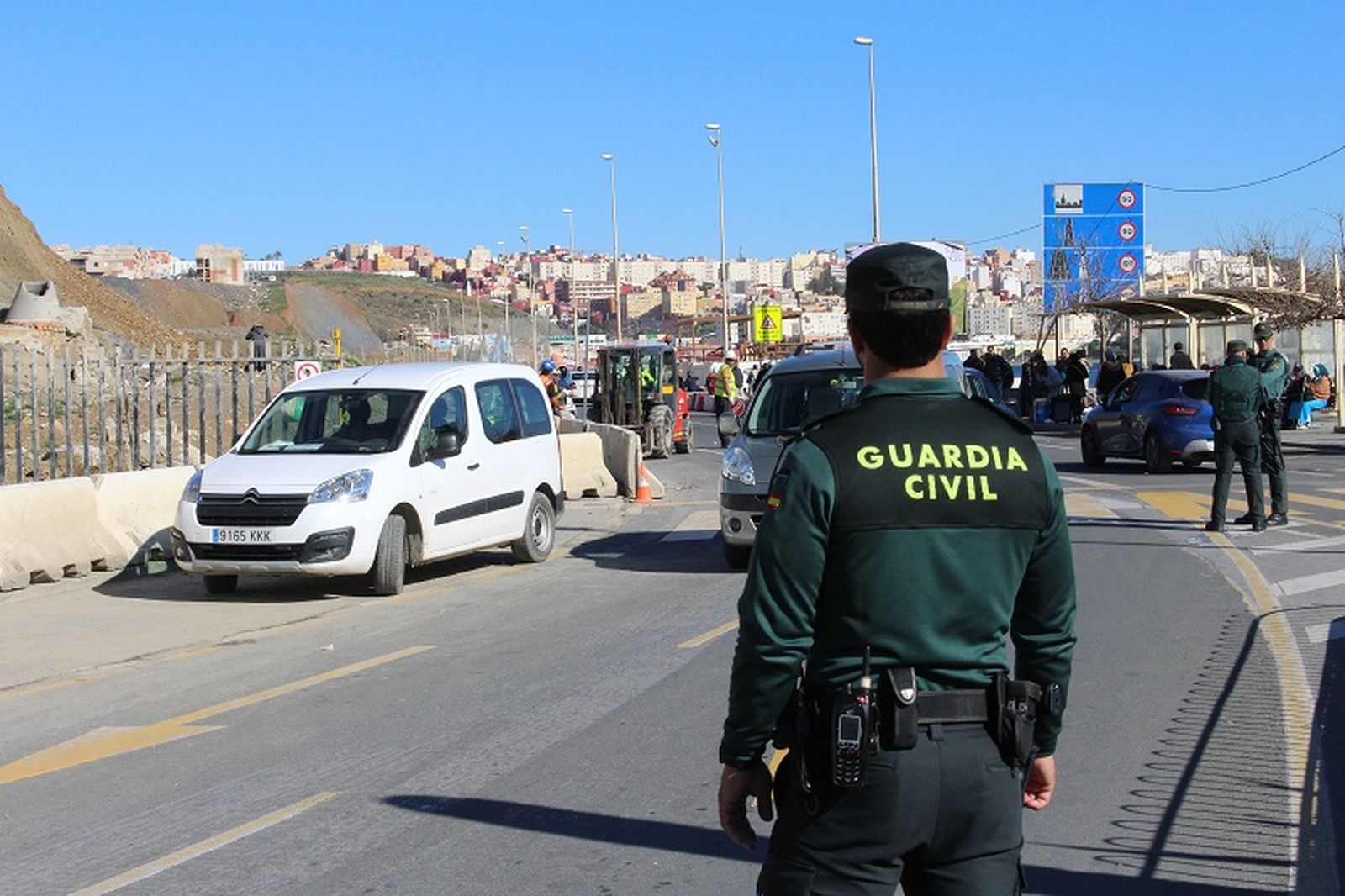 Un Guardia Civil en la frontera. / FOTO REDUAN