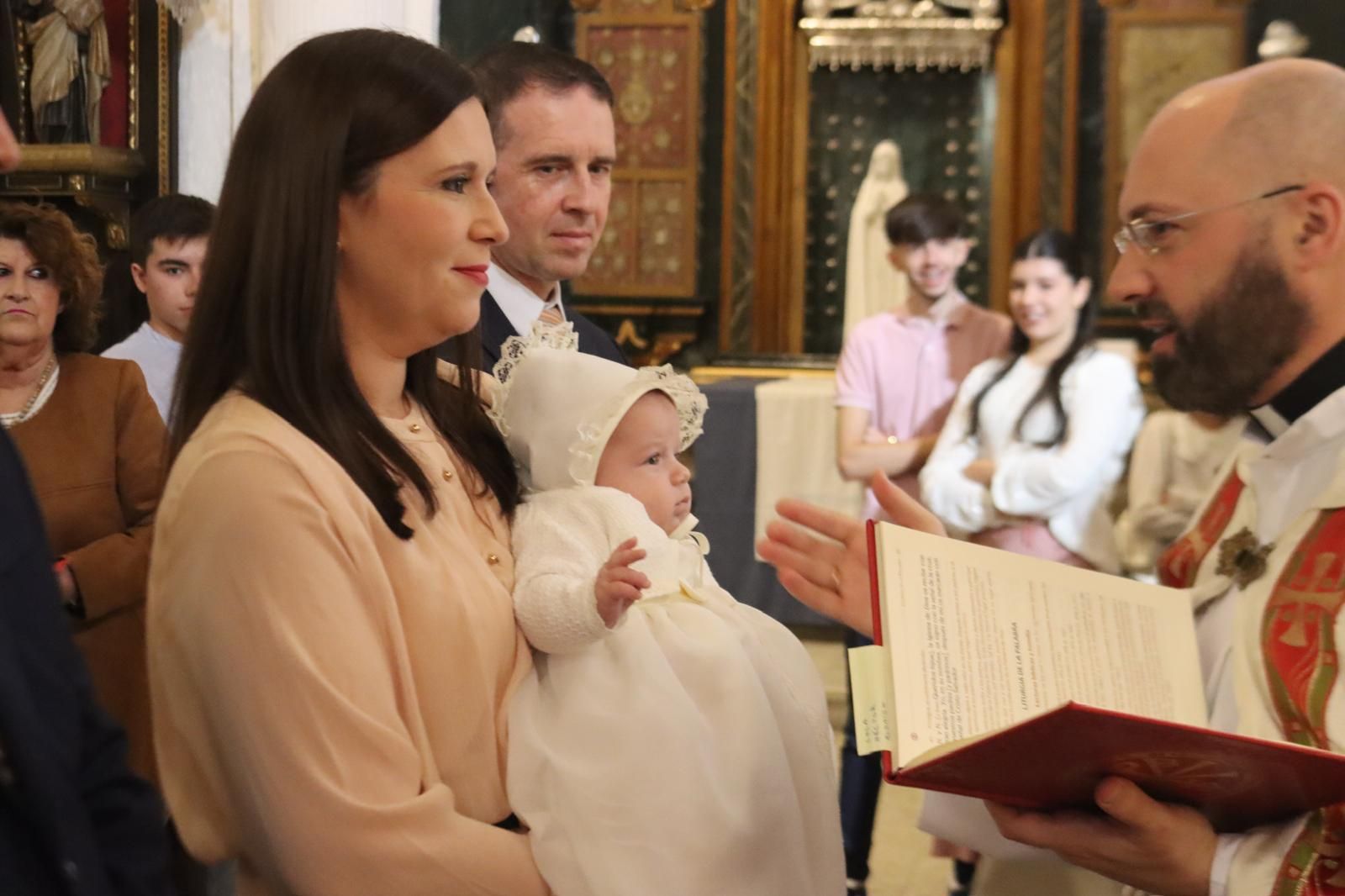 Airam, Carla y Triana reciben el bautismo en la iglesia de Los Remedios