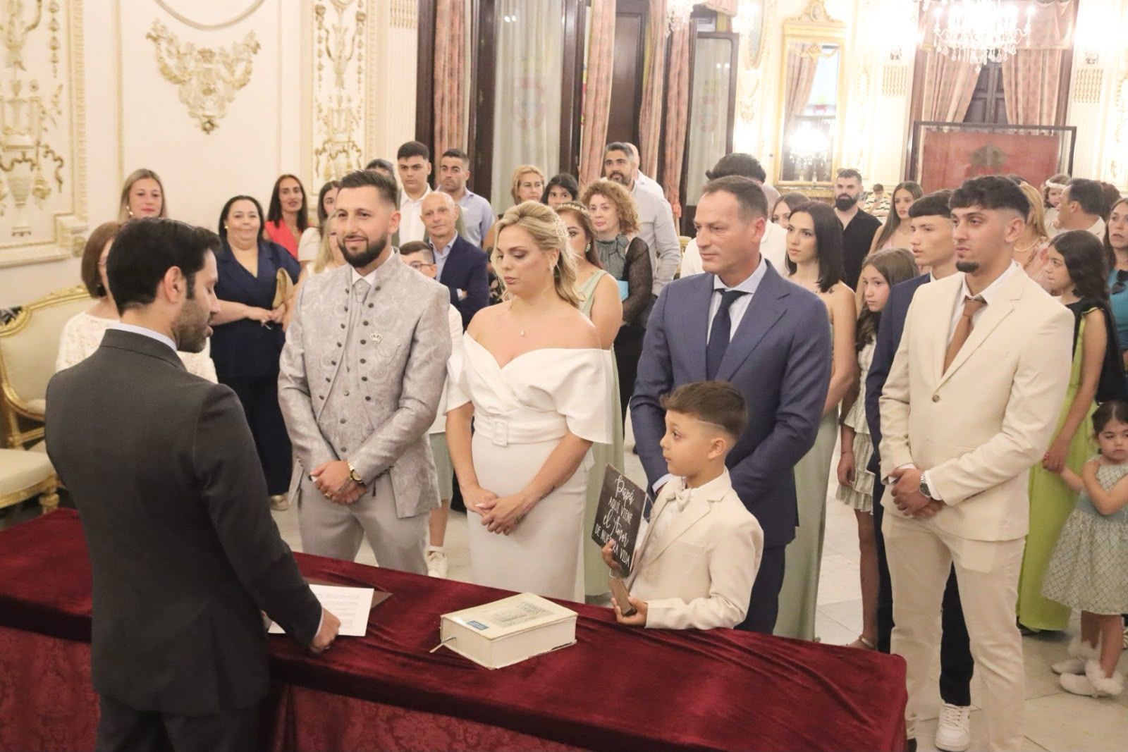 Eduardo y Tamara se dan el “sí, quiero” en el Salón del Trono
