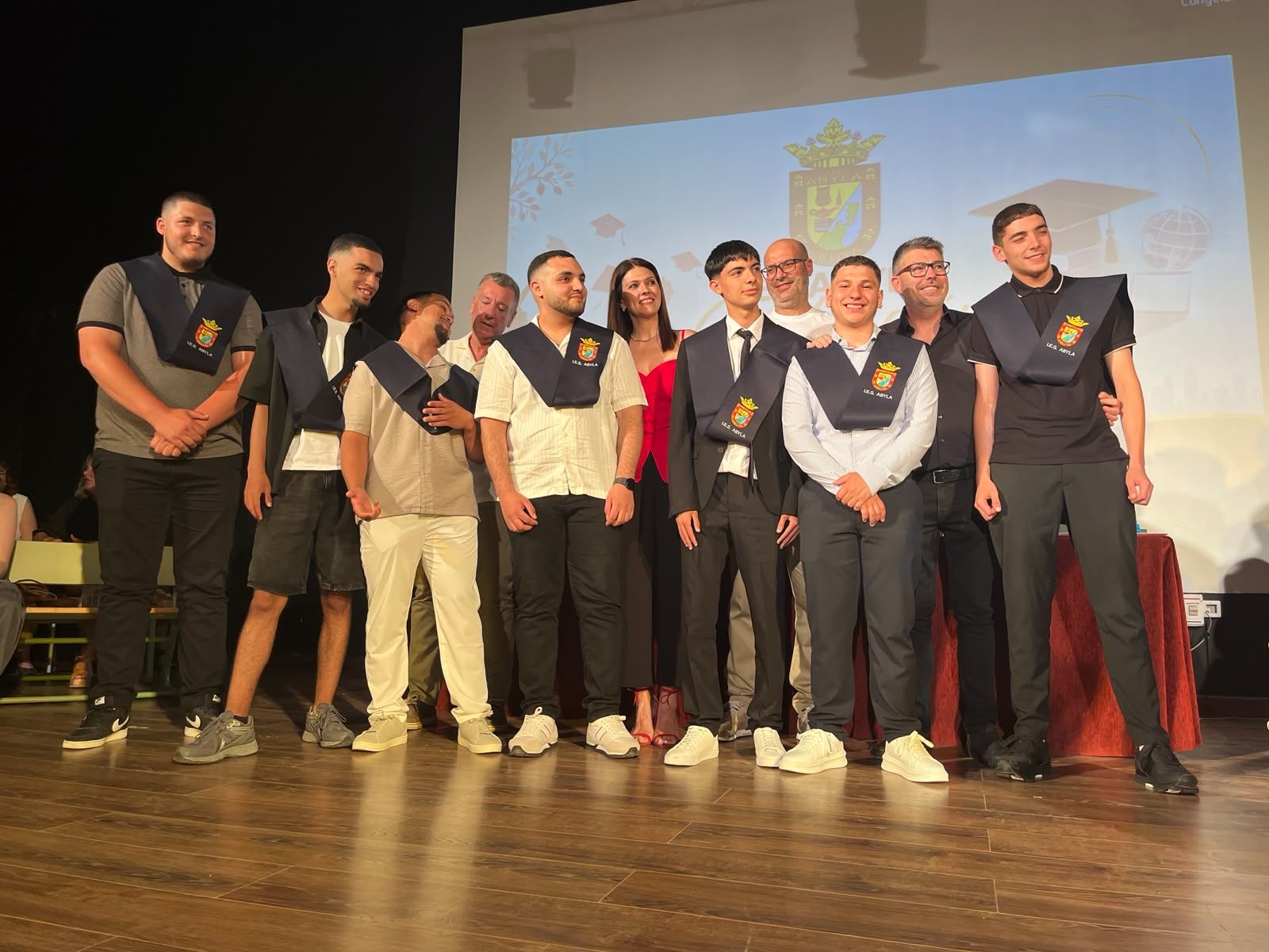 Los ciclos formativos de Servicios Socioculturales y de Electricidad se gradúan en el Abyla